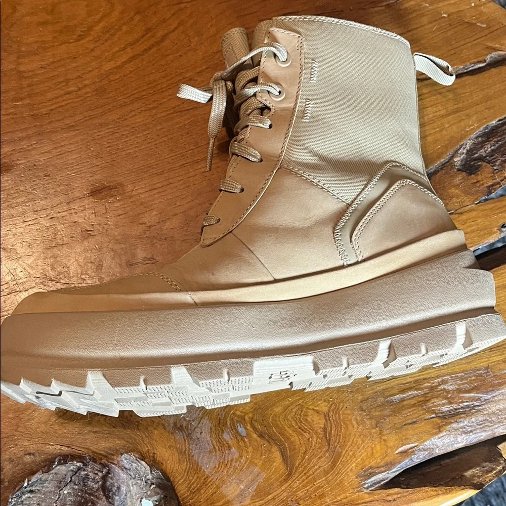 UGG The Lugg Boot Sand Size 9 Women’s Style 1143833 Platform Combat Boots